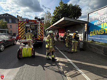 Brandeinsatz an Bamberger Bushaltestelle: Feuerwehr startet Schnellangriff