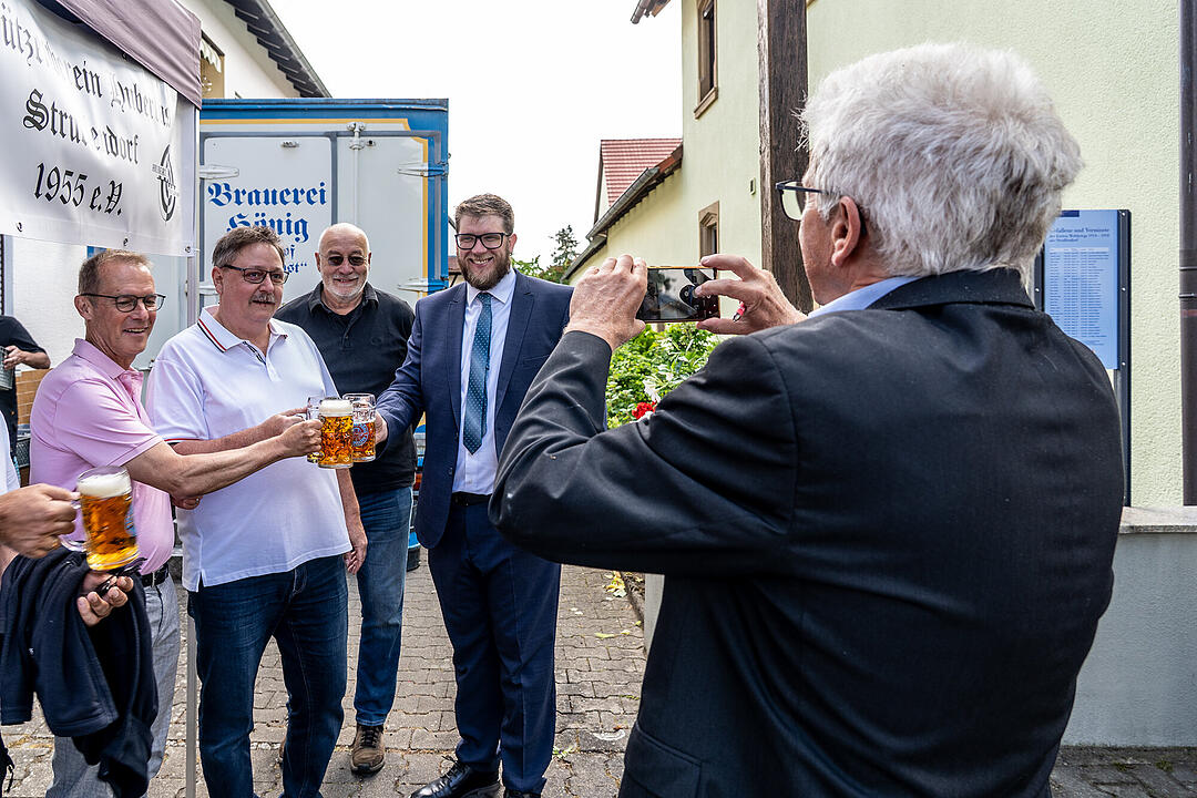 Festliche Genussmeile mit vielen verschiedenen regionalen Spezialit&auml;ten.