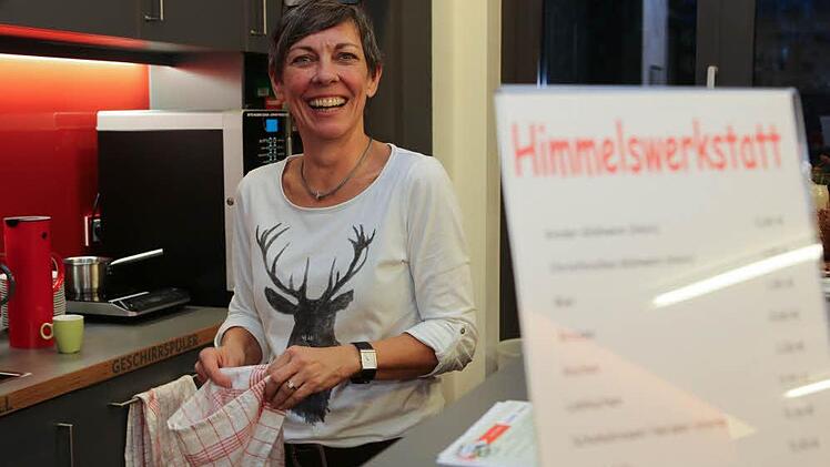 Bester Laune: StaBü-Chefin Doris Koschyk. Foto: Barbara Herbst