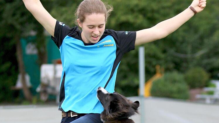 Vor zwei Jahren veranstalteten die Eltmanner Hundefreunde erstmals ein "DogDance-Fun-Turnier". Auch Lokalmatadorin Katharina Büttcher aus Breitbrunn nahm mit ihrer "Jenna" teil. Beide hatten viel Spaß.