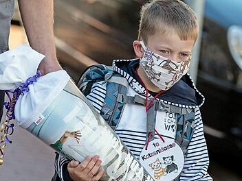 Zuckertüte und Maske: Für 1058 Erstklässler in Coburg Stadt und Land beginnt am kommenden Dienstag der Ernst des Lebens. Foto: Peter Steffen/dpa