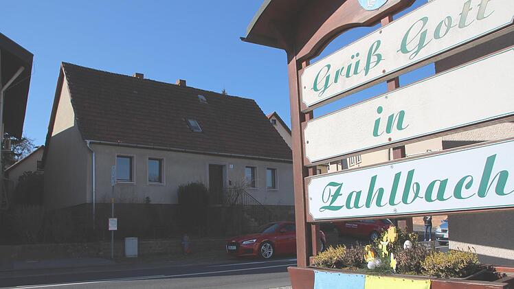 In die Forstmeisterstraße 66 ziehen Kriegsflüchtlinge aus der Ukraine. Um das möglich zu machen, haben zahlreiche Helfer mitangepackt. Foto: Johannes Schlereth