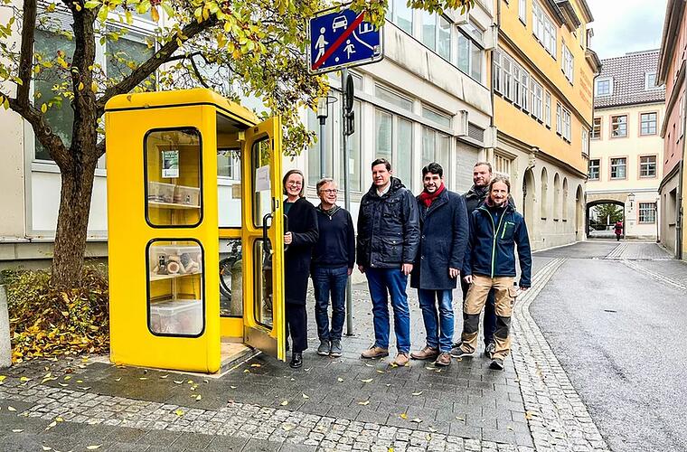Coburg: Neue Telefonzelle für besonderen Zweck aufgestellt - das ist die Idee dahinter