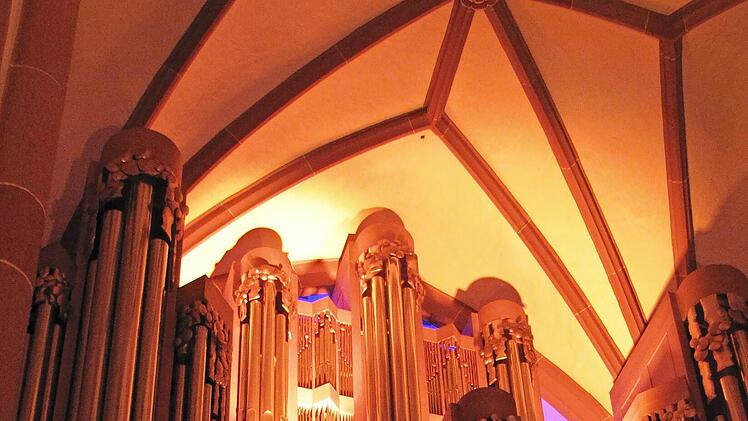 Die Klais-Orgel in der katholischen Stadtpfarrkirche bei der Nacht der offenen Kirchen