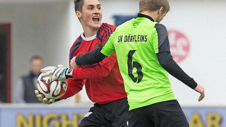 Mit 22 Jahren schon eine beeindruckende Präsenz: FCL-Torhüter Daniel Ruck (l.).  Foto: Uwe Gick
