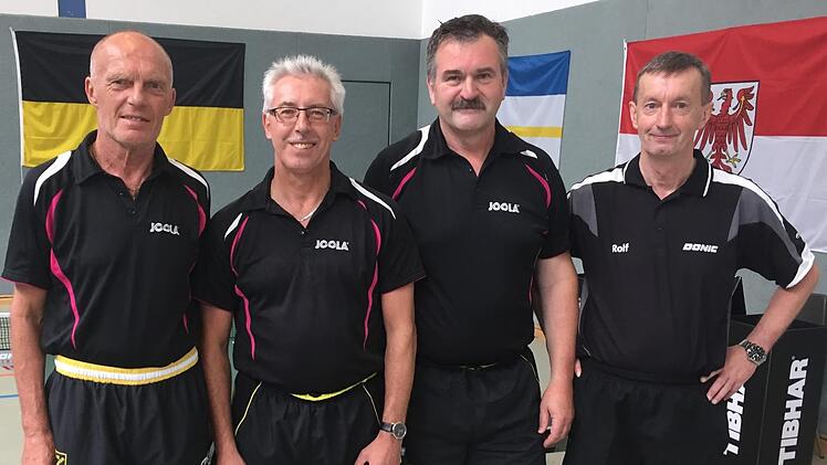 Als deutscher Meister kehrten die Tischtennis-Senioren AK 60 des TTC Tiefenlauter aus Schleswig-Holstein zurück: Das erfolgreiche Quartett mit (von links) Günter Fuhrmann, Reiner Kürschner, Peter Betsch und Rolf Eberhardt.  Foto: Hans Franz