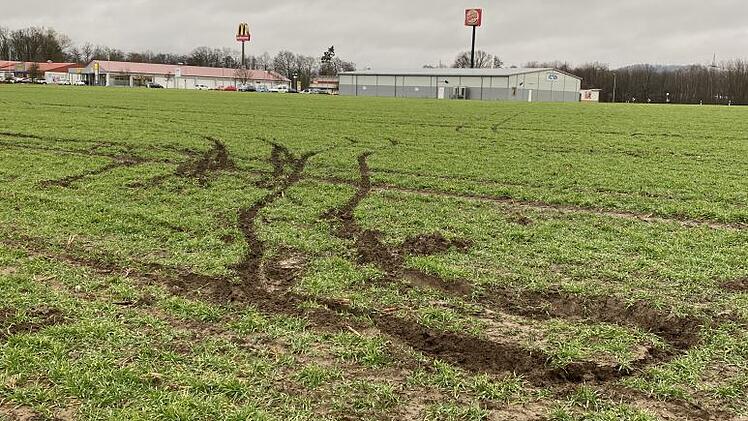 Driftspuren in einem Acker