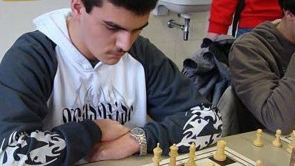 Alparslan Yalcin rückte in dieser Saison an das dritte Brett des Kitzinger Schachclubs vor. Er bezwang gleich zum Auftakt den Fide-Meister Rupp und gewann die einzige Partie in Würzburg. Foto: SC Kitzingen 05/Basel