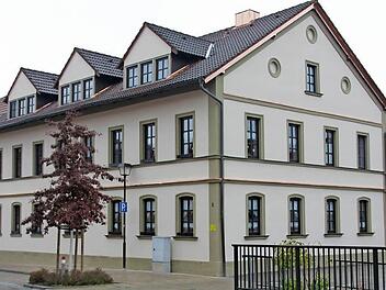 Vor wenigen Tagen wurde das Gerüst erst abgebaut: Das renovierte Haus des einstigen Heinert-Hofes in der Neubrückentorstraße, das im Verlauf der Jahrhunderte als Bauern-Anwesen, als Postkutschenstelle, als Modehaus und als Eisdiele genutzt wurde und nun sechs Mietsparteien beheimatet. Es steht unter Denkmalschutz. Foto: Ralf Kestel