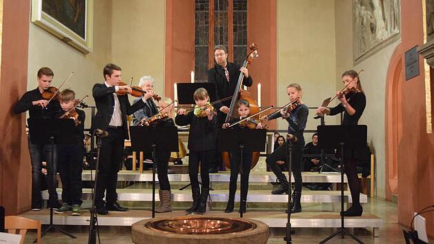 Das erste Streicherensemble des Arnoldgymnasiums  Fotos: Daniela Pondelicek