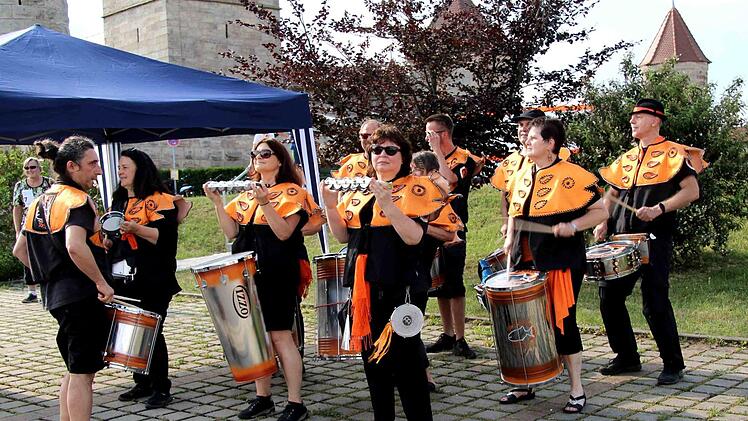 Alberto und der Piranha Social Club schickten die Teilnehmer auf die Strecke.  Foto: Richard Sänger