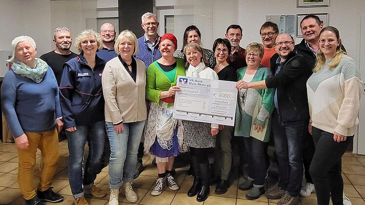 Würzburg: Christbaumverkauf kommt Nachsorgeprojekt zugute - für Frühchen und Co.