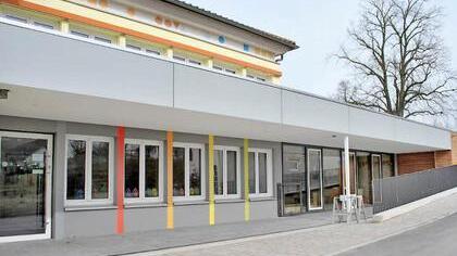 Nach kurzer Bauzeit konnte der Krippenanbau bezogen werden, derzeit werden dort 13 Kinder betreut.  Fotos: Vossenkaul