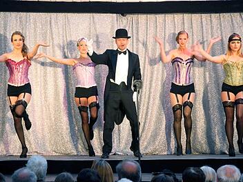 Mit dem legendären "Willkommen, Bienvenue, Welcome" des Conferenciers verbindet man automatisch den Gedanken ans Musical "Cabaret"