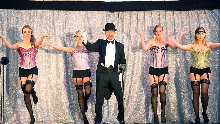 Mit dem legendären "Willkommen, Bienvenue, Welcome" des Conferenciers verbindet man automatisch den Gedanken ans Musical "Cabaret"