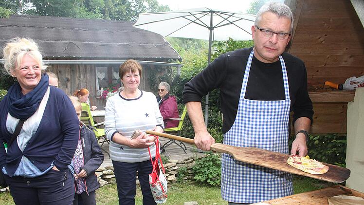 Das Backh&auml;usla und die selbstgemachten Pizzafladen kamen bei den Besuchern gut an.