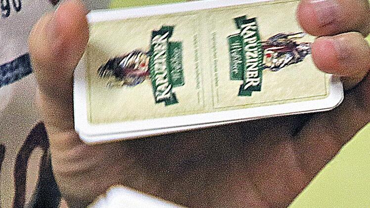 Richtiges Mischen der Spielkarten ist eine Kunst für sich.  Dieter  Britz