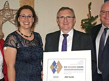 Ilse Dölle, Bürgermeisterin, Kathrin Bödelt, Vereinsehrenamtsbeauftragte, Vorsitzender Martin Hofmann und Bezirksehrenamtsreferent Alexander Männlein (v. l.) Foto: privat