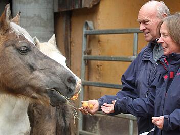 Wenn das Amt Ingeborg und Hermann Hugel die Anerkennung als landwirtschaftlicher Betrieb versagt, steht auch die Pferdehaltung vor dem Aus.