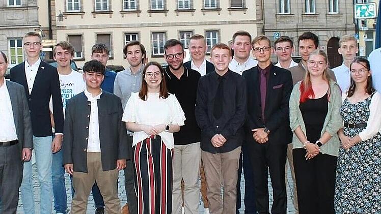 In Forchheim fand die Gründungsversammlung statt. Diego Kormann (vorne 2. v. l.) wurde zum Kreisvorsitzenden der Schüler-Union gewählt.