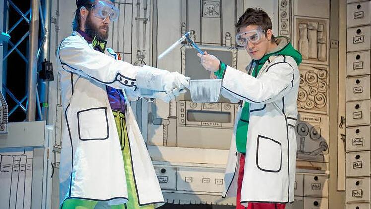 Weihnachten? Nicht gleich zu sehen.  Fotos:  Thomas Langer/Stadttheater Fürth