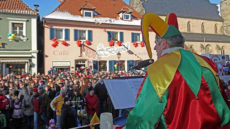 Till bei seiner Büttenrede am Weismainer Marktplatz Fotos: Klaus Gagel