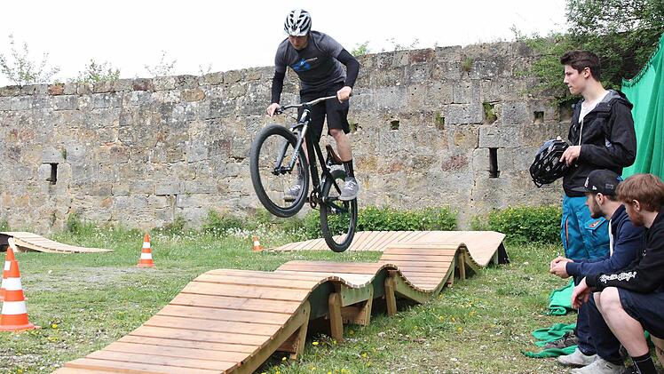 Der Fahrrad-Parcours im Schatten der Stadtmauer war auch für Fortgeschrittene geeignet.
