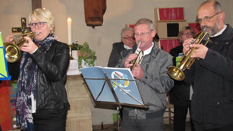 Der Posaunenchor ist das älteste Musikensemble der Kirchengemeinde Schottenstein. Es gibt ihn seit 1956. Pfarrer Eckhardt Kollmer (rechts) spielt auch mit.