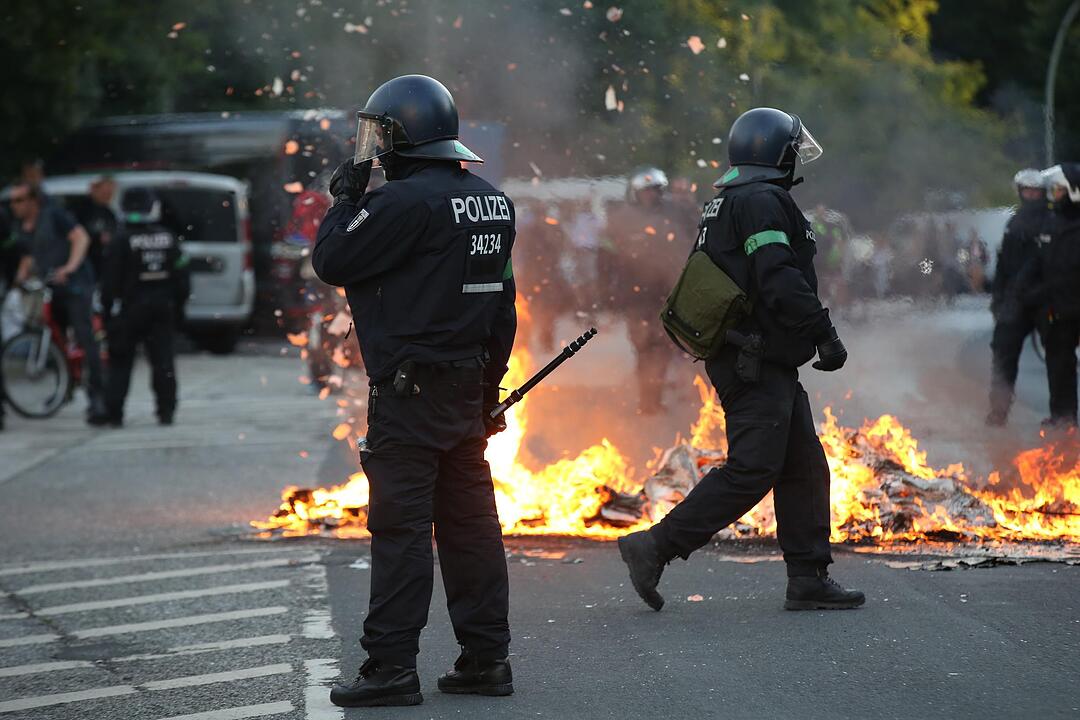 G20-Gipfel  - G20 in Hamburg: Proteste und Ausschreitungen"G20 Welcome to hell"