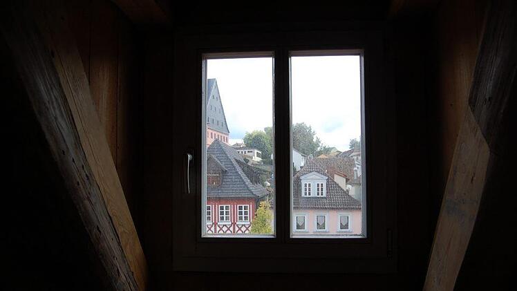 Reizvoller Blick aus einem Dachfenster