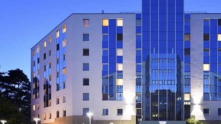 Außenansicht des Novina Südwestpark Hotels.