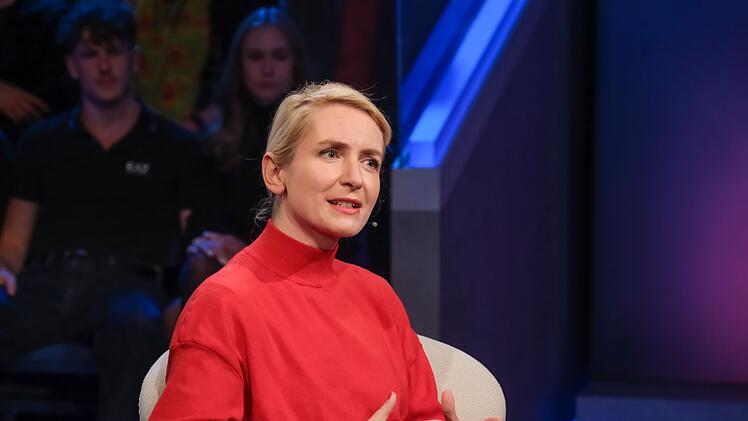 Dienstagabend war Ines Schwerdtner, Parteivorsitzende der Linken, zu Gast bei "maischberger" und stritt mit CDU-Politiker Philipp Amthor über die Erbschaftssteuer.