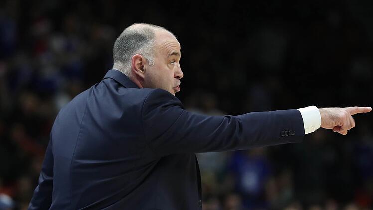 Real Madrid mit Trainer Pablo Laso trifft im Halbfinale auf ZSKA Moskau. Foto: Tolga Bozoglu/dpa