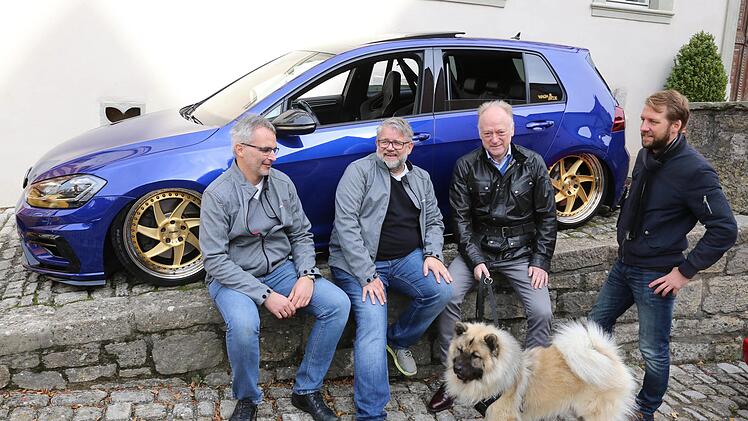 Hoch zufrieden mit der Besucherzahl des GTI-Treffens zeigten sich die  beiden Organisatoren Sascha Vorndran und Matthias Scholz, Bürgermeister  Helmut Blank und Stadtmanager Kilian Düring.  Dieter Britz