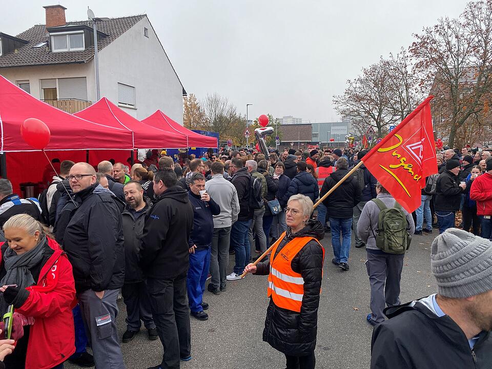 Bamberger Bosch-Belegschaft im Warnstreik - "heiße Woche" der IG Metall läuft