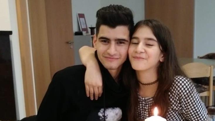 Hossein mit seiner Schwester Parnian. Foto: privat
