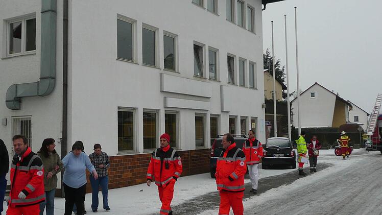 Alle in der Behindertenwerkstätte Beschäftigten müssen wegen des Feueralarms am Montagmorgen ihre Arbeitsplätze verlassen.