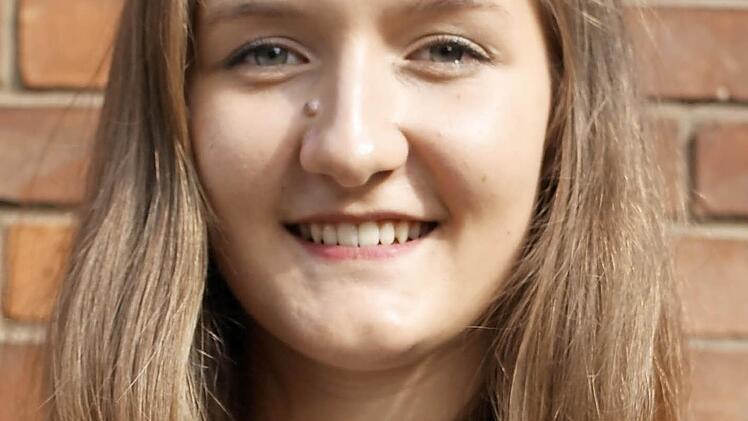 Anika Heilmann, 16 Jahre aus Gleisenau: Anika Heilmann ist durch den Berufsberater auf die Ausbildung zur Verwaltungsfachangestellten aufmerksam geworden. Doch ins Büro wollte sie schon immer. "Mir gefällt die Bürgernähe und das Persönliche im Landratsamt", erklärt die 16-Jährige.