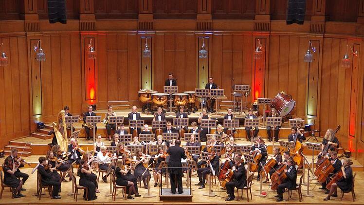 Abschlusskonzert der Sommer-Orchester-Phase des Bezirksjugendsinfonieorchesters Unterfranken e.V. unter der Leitung von Hermann Freibott im Max-Littmann-Saal. Klaus Werner