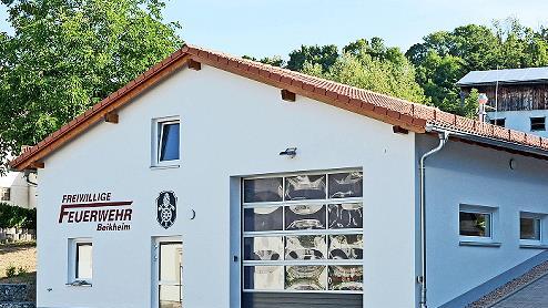 Ein h&uuml;bsches und zweckm&auml;&szlig;iges Ger&auml;tehaus konnten die Aktiven der FFW Beikheim beziehen.