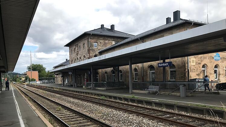 Kulmbach: Wird der Bahnhof endlich barrierefrei? Stadt startet neuen Anlauf