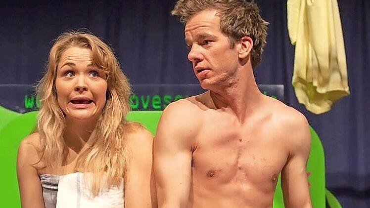 Aus Freunden wurde ein P&auml;rchen: Lucy, gespielt von Susan Lachermund, und Robin, gespielt von Kevin Herbertz. Foto: privat