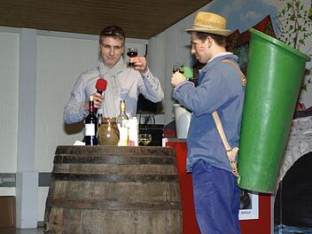 Bei der Närrischen Weinprobe in Aura hatten Marcel und Philipp Kaiser die Lacher auf ihrer Seite.
