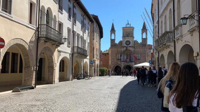 Sollte der Schüleraustausch stattfinden? Pordenone   wurde nicht zur Sperrzone erklärt.  Doch auch hier sind  öffentliche Einrichtungen  geschlossen, darunter die Partnerschule des Höchstadter Gymnasiums.  Das Bild entstand beim  Schüleraustausch im vergangenen Jahr.  Foto: privat