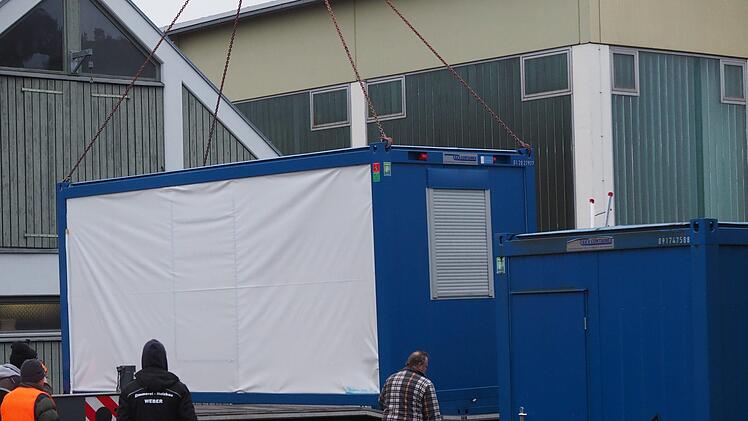 Aus insgesamt sieben Container-Modulen besteht das neue Vereinsheim des FC 06 Bad Kissingen. Foto: Jürgen Schmitt