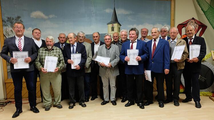 Ehrung f&uuml;r 50 Jahre Mitgliedschaft (Gr&uuml;ndungsmitglieder). Foto: Philipp Bauernschubert