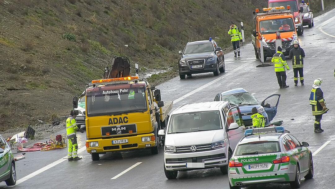 Arbeiter stirbt bei Unfall auf A3 bei Geiselwind: Bilder vom Unfallort