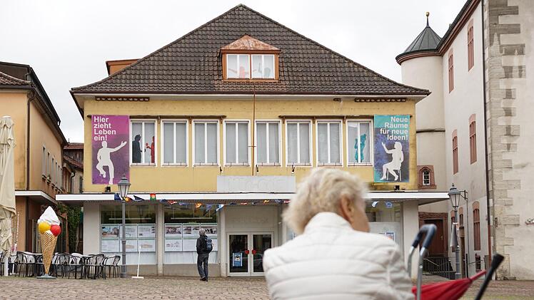 Das leer stehende Kaufhaus am Marktplatz bleibt noch etwas länger unberührt. Foto: Arkadius Guzy