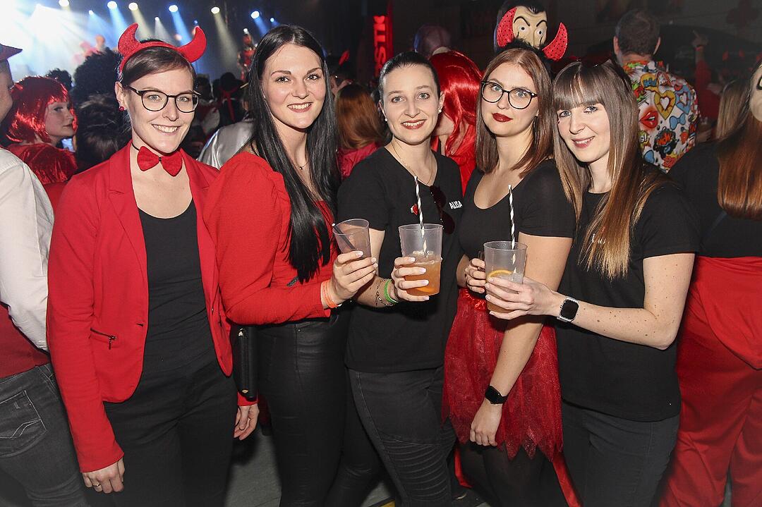 Faschingsparty vom Feinsten in der Stadthalle Stadtsteinach.