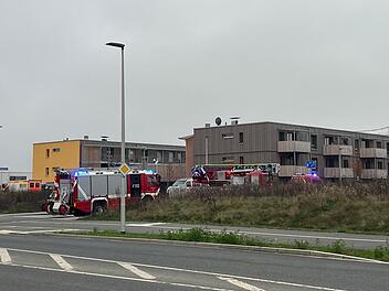 Erlangen: Passanten bemerken Feuer in Wohnung und schlagen Alarm - "von außen Flamme oder Rauch gesehen"